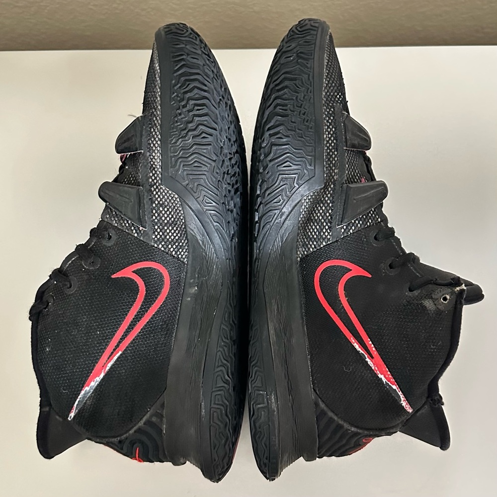 Nike Kyrie 7 Black Red Air Zoom Turbo Basketball Shoes Men’s Size 10 CQ9326-001 - Picture 5 of 11